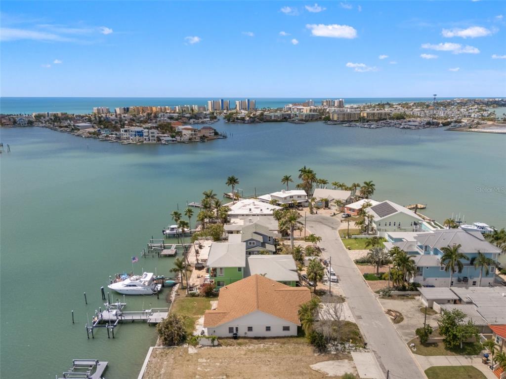 811 BAY POINT DRIVE, MADEIRA BEACH, FL — photo 4 of 9