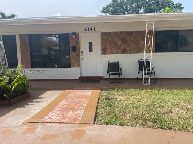 6141 Wiley St, Hollywood FL 33023