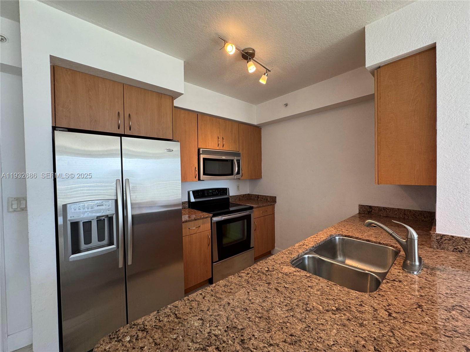 1830 Radius Dr # 915, Hollywood FL 33020