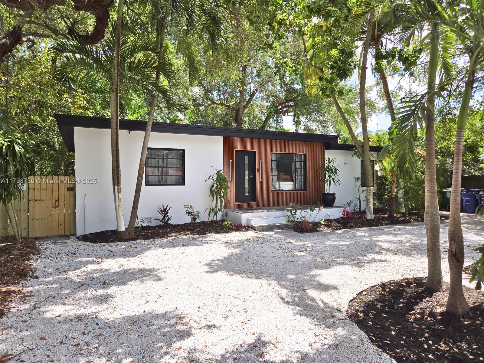 620 NE 160th St, Miami FL 33162