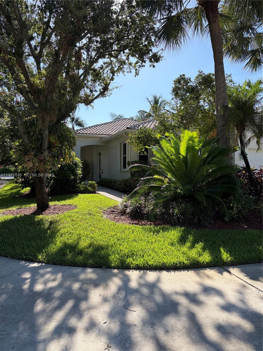 2518 Bay Pointe Ct, Weston FL 33327