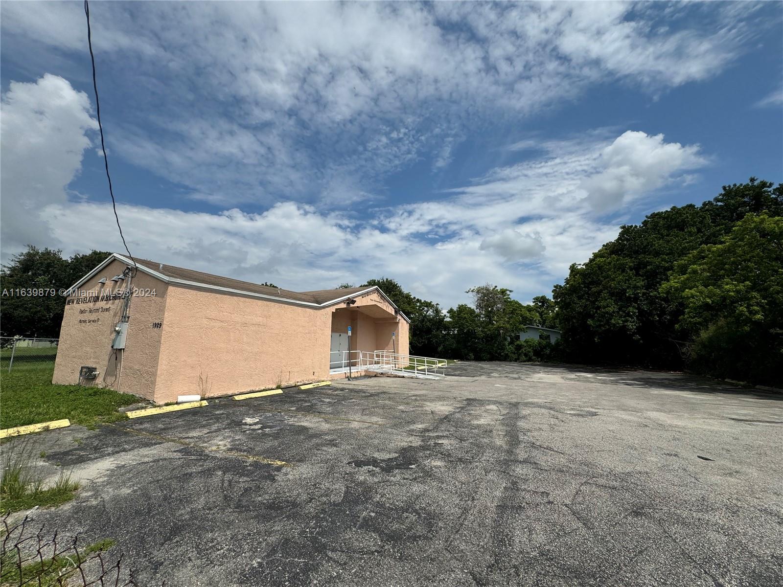 1929 NW 54th St, Miami FL 33142