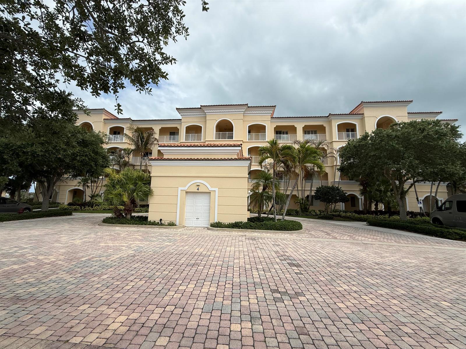 4 Harbour Isle Drive E Unit 204, Fort Pierce FL 34949