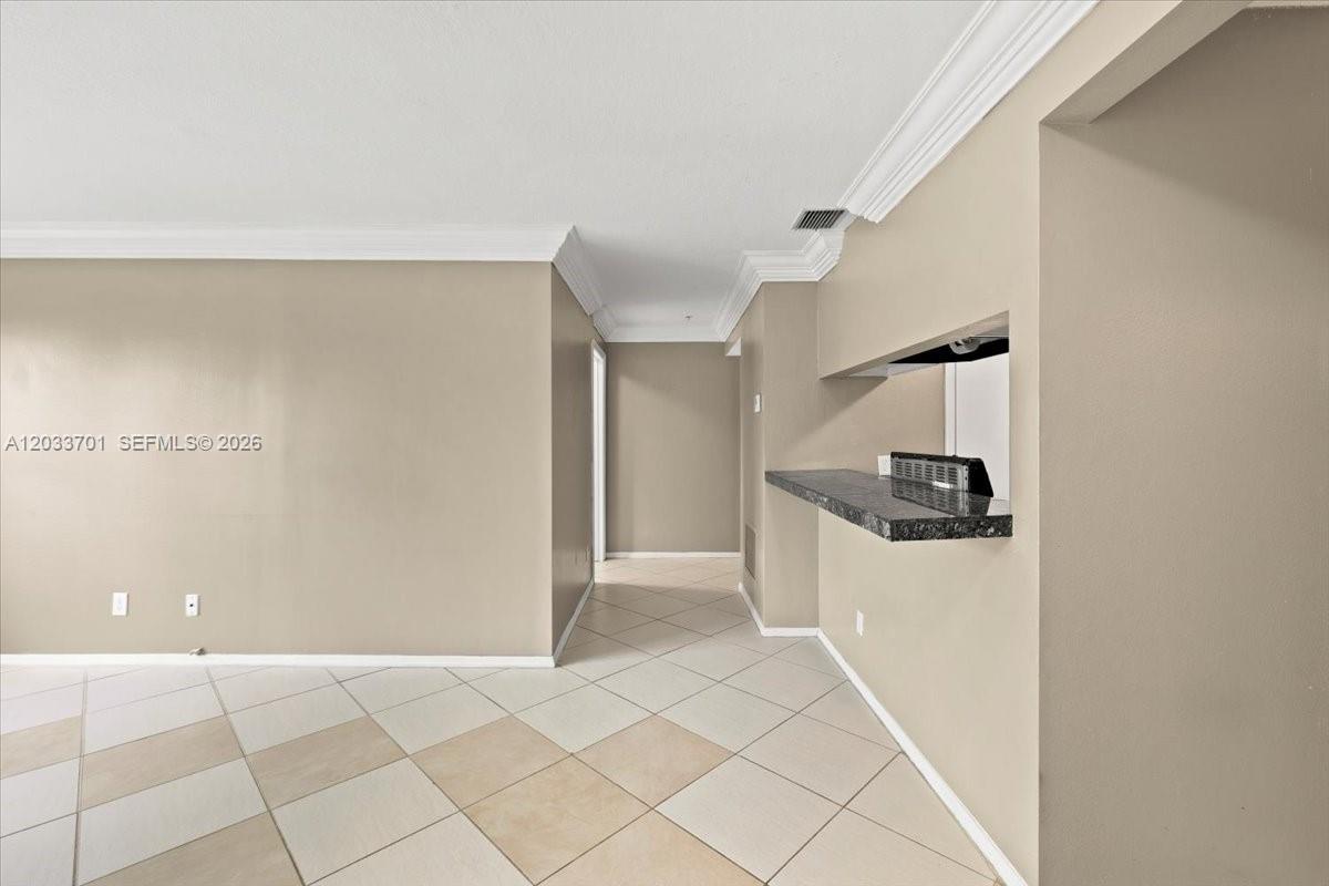A beige room features a tiled floor and a granite breakfast bar — 2303 N Congress Ave # 27, Boynton Beach FL 33426, BOYNTON BEACH, FL