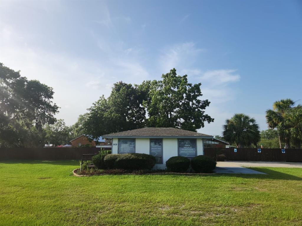 909 SW (HWY 200) 10TH STREET