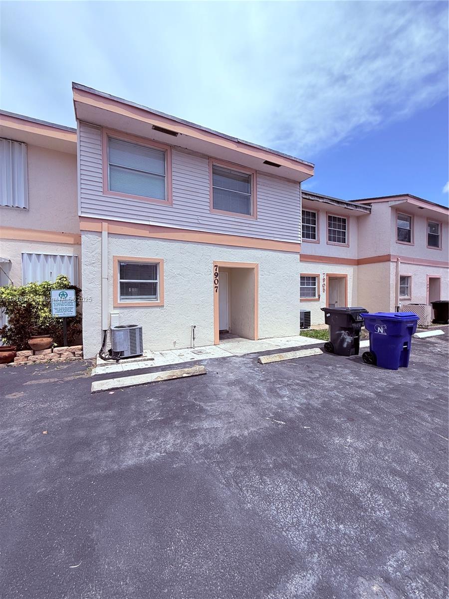 7907 SW 8th St, North Lauderdale FL 33068