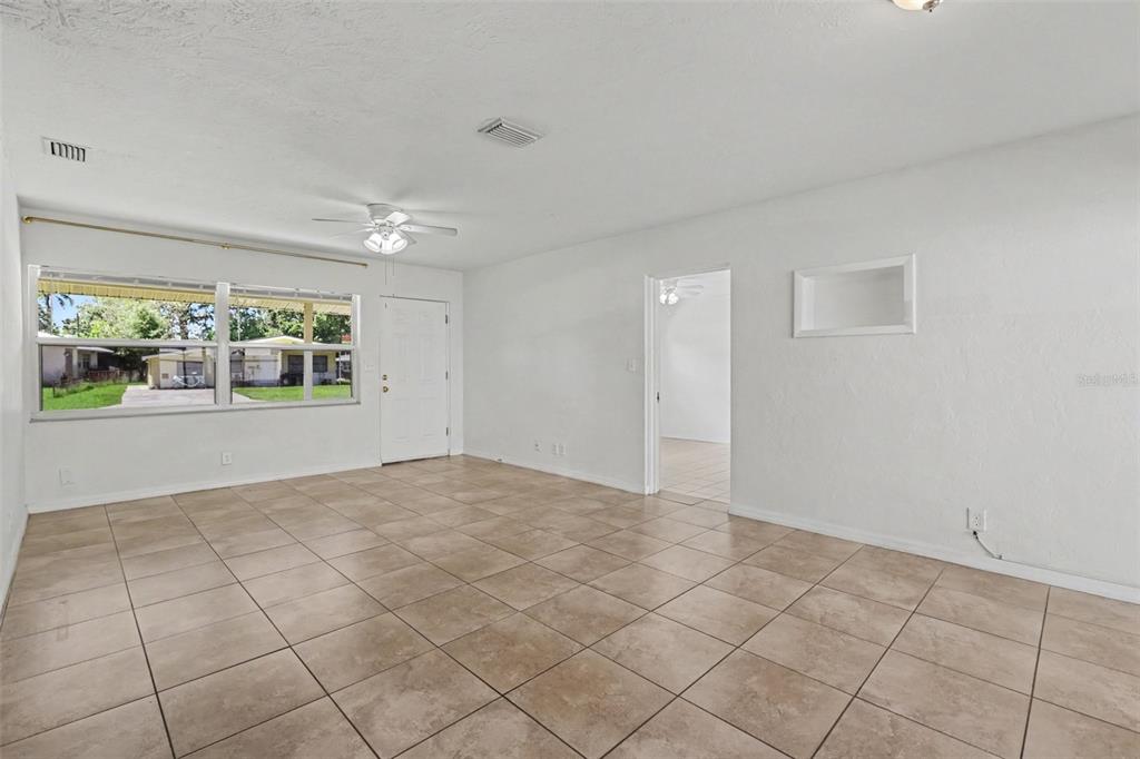 5585 ATLANTIC AVENUE N, ST PETERSBURG, FL — photo 3 of 17