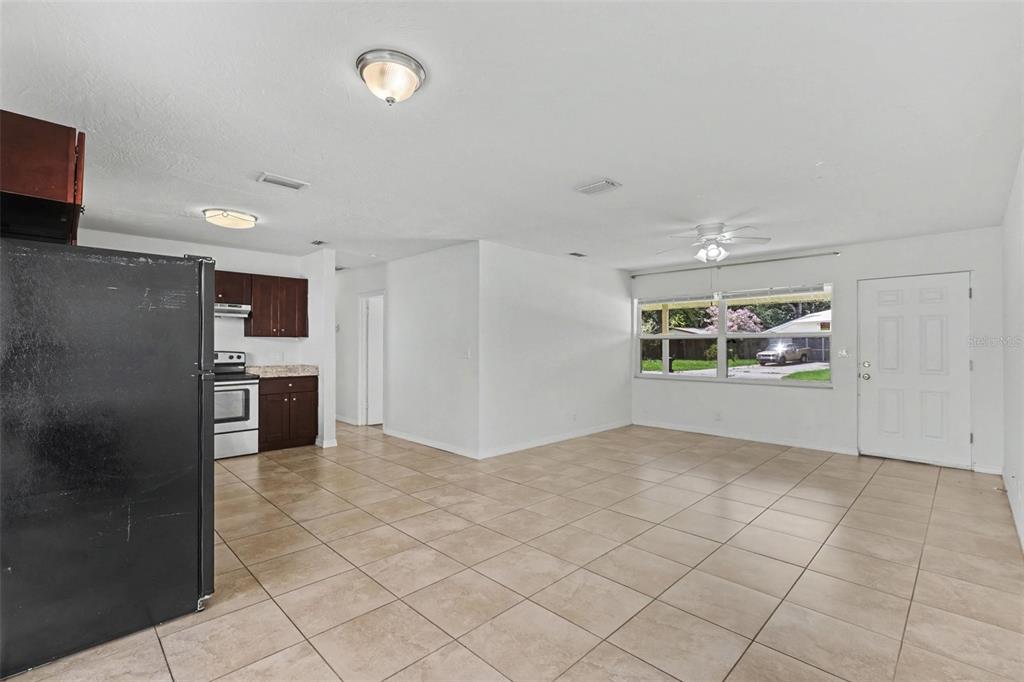 5585 ATLANTIC AVENUE N, ST PETERSBURG, FL — photo 4 of 17