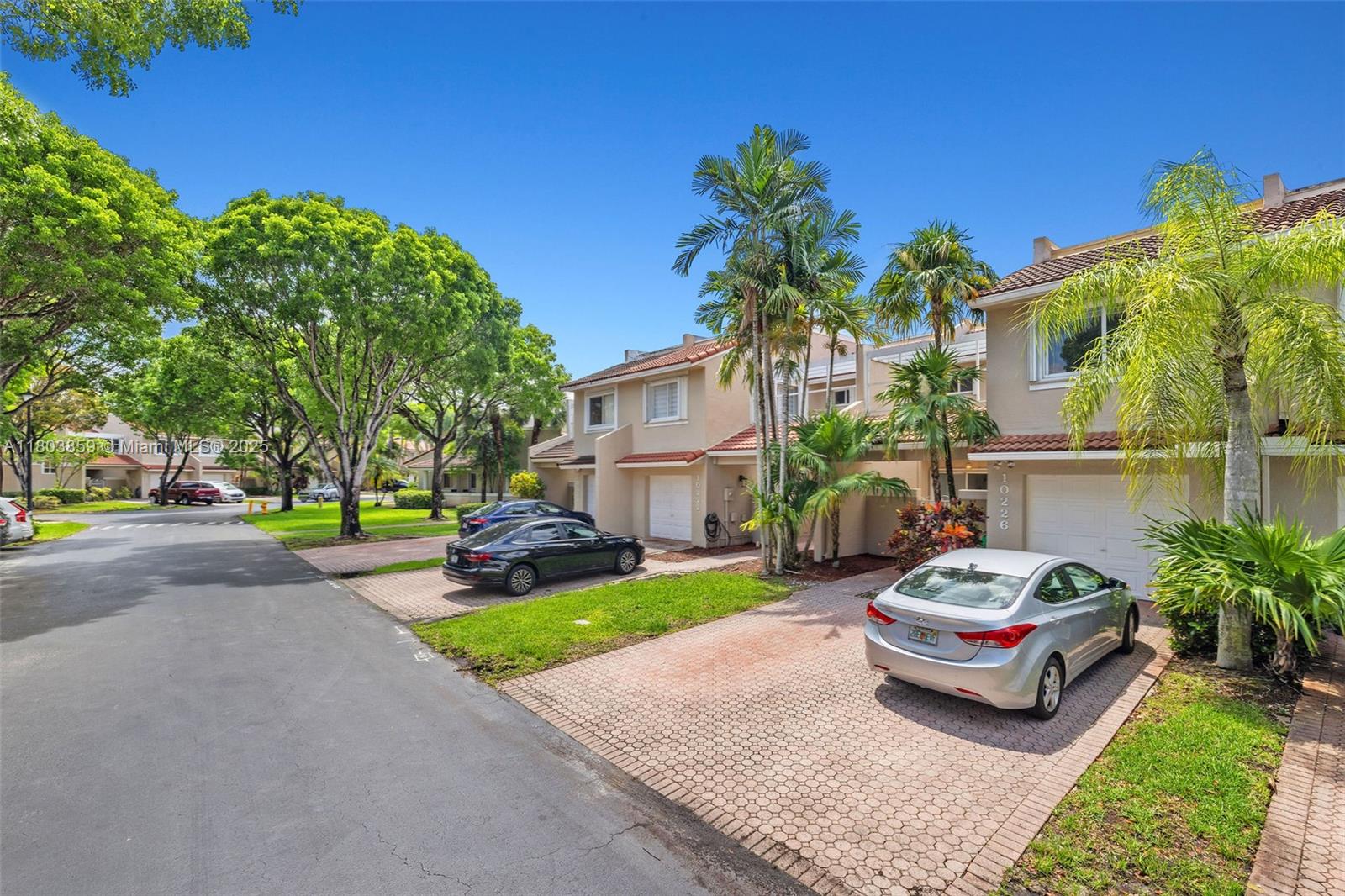10226 NW 52nd Ln, Doral FL 33178