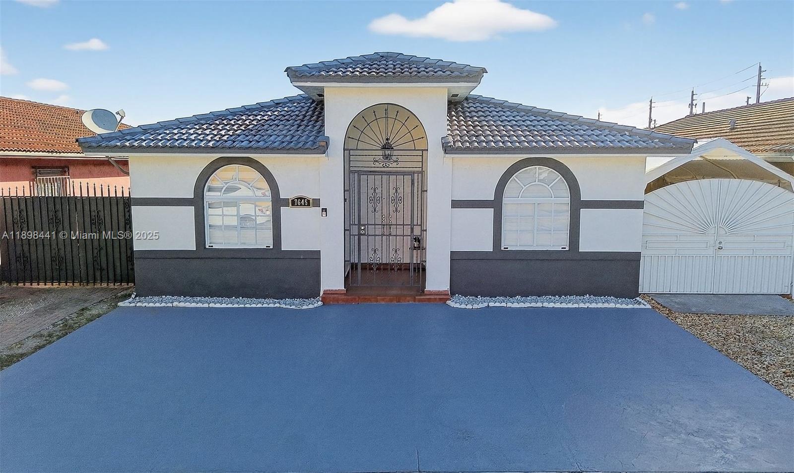 7645 W 34 LN, Hialeah FL 33018