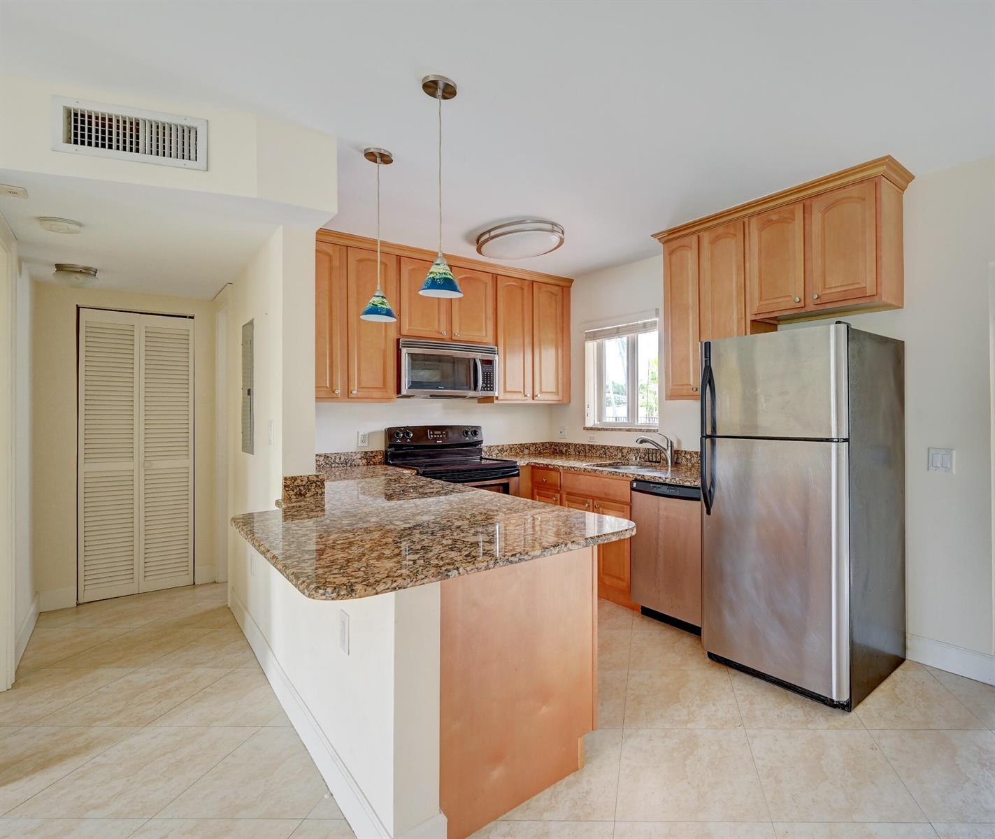 410 SW 15th Street # 204, Pompano Beach FL 33060