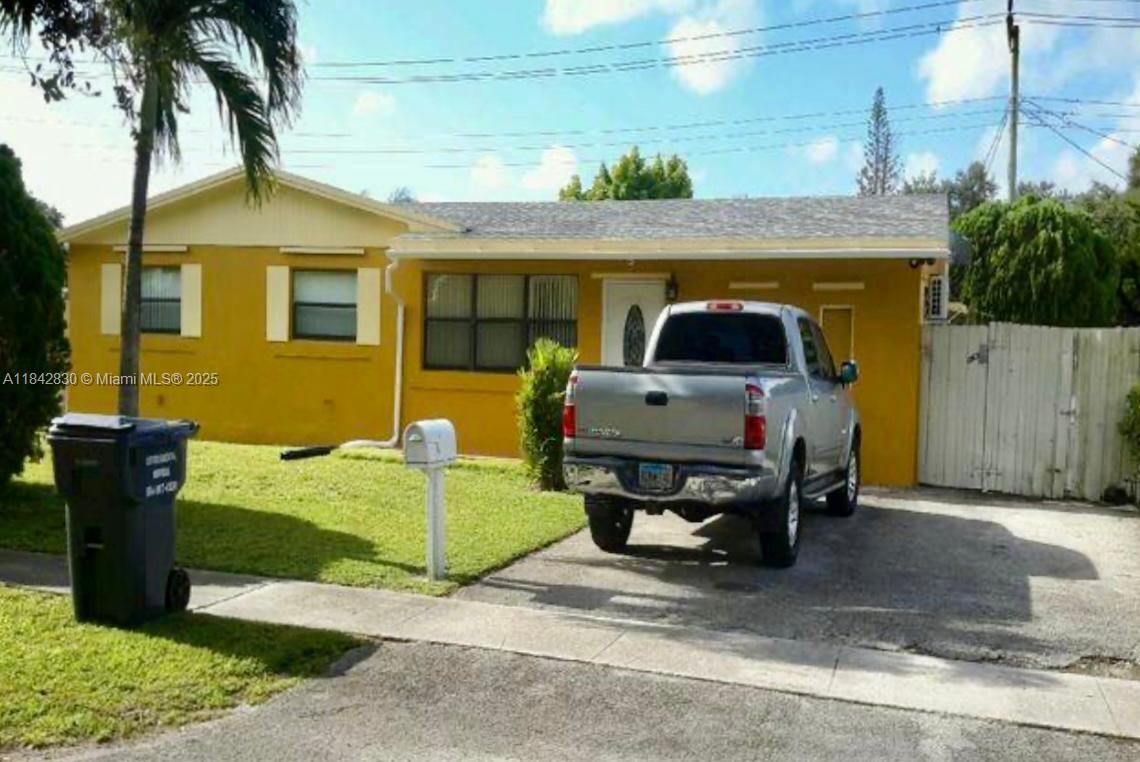 6540 Eaton St, Hollywood FL 33024