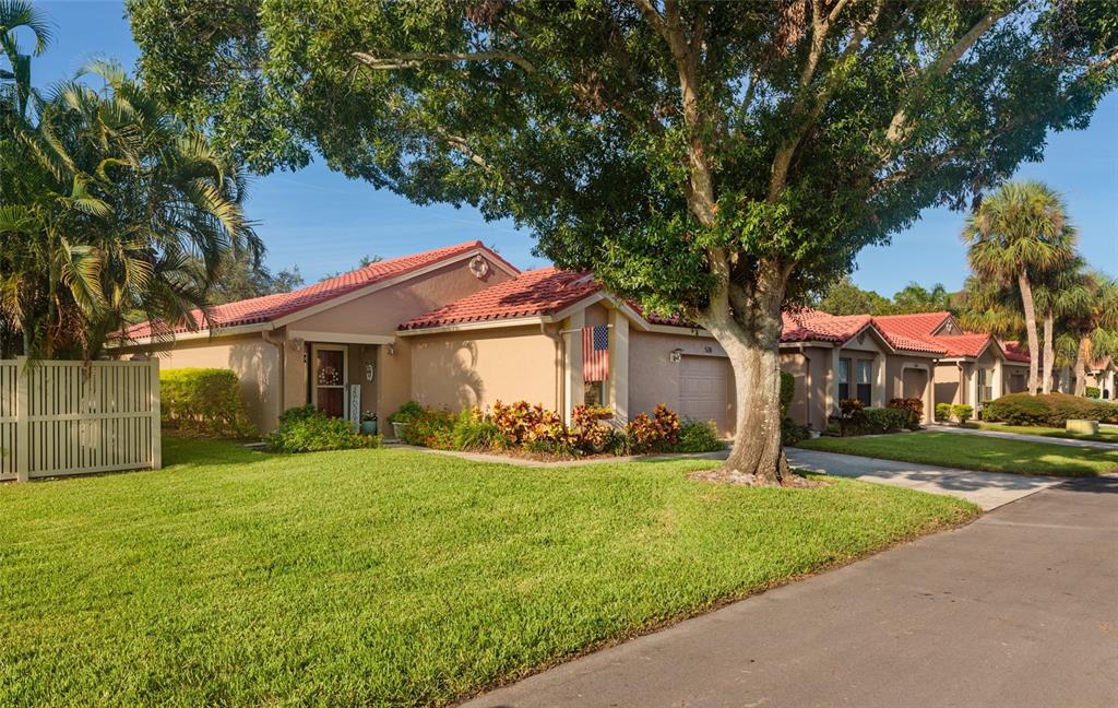 526 ST TROPEZ CIRCLE NE