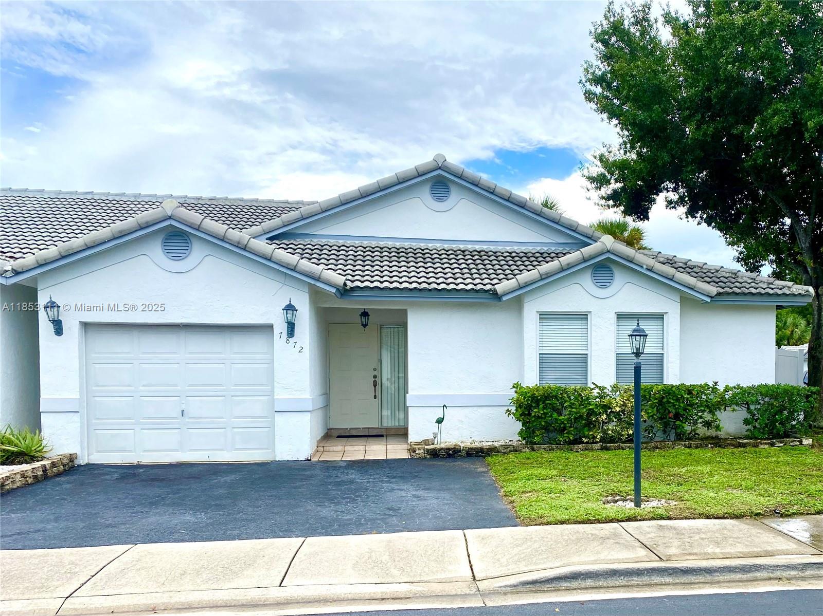 7872 NW 34th Pl, Davie FL 33024