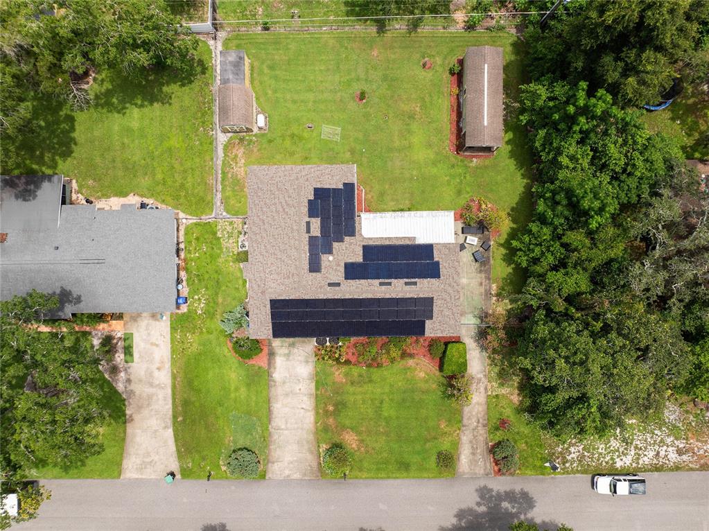 A sunroom with white walls, carpeted flooring, large windows with blinds, and a floral sofa — 1435 PAULA DRIVE, APOPKA, FL