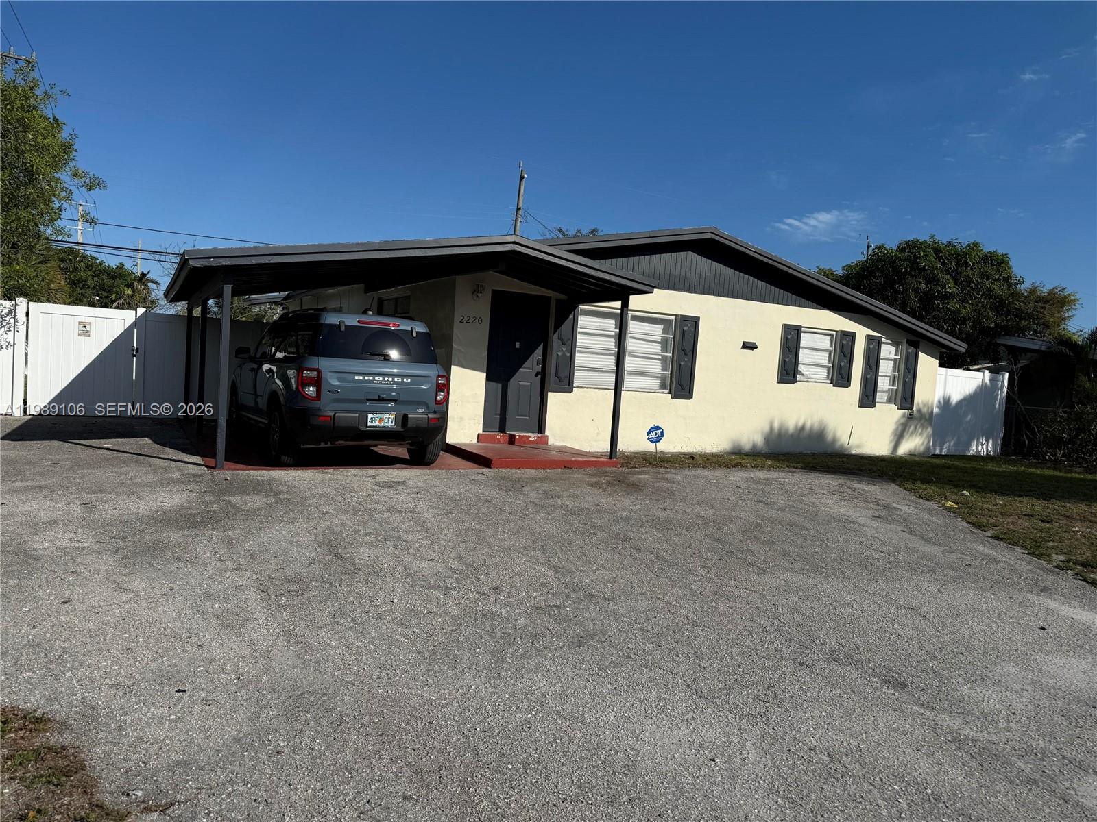 2220 NE 3rd Ave, Pompano Beach FL 33060