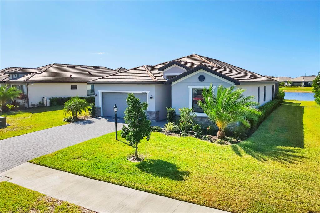 15716 BAREFOOT BEACH DRIVE, BRADENTON, FL — photo 2 of 30