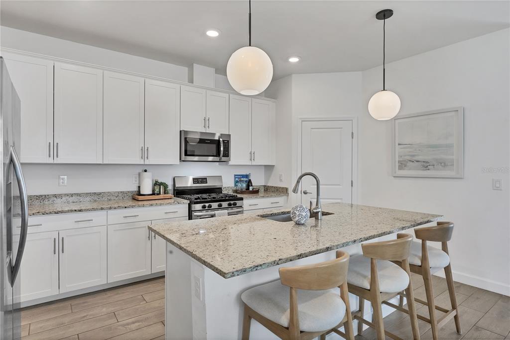 15716 BAREFOOT BEACH DRIVE, BRADENTON, FL — photo 5 of 30