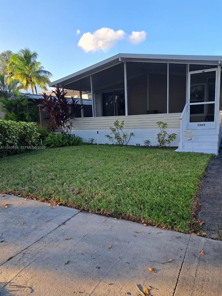 3005 SW 50th St, Dania Beach FL 33312