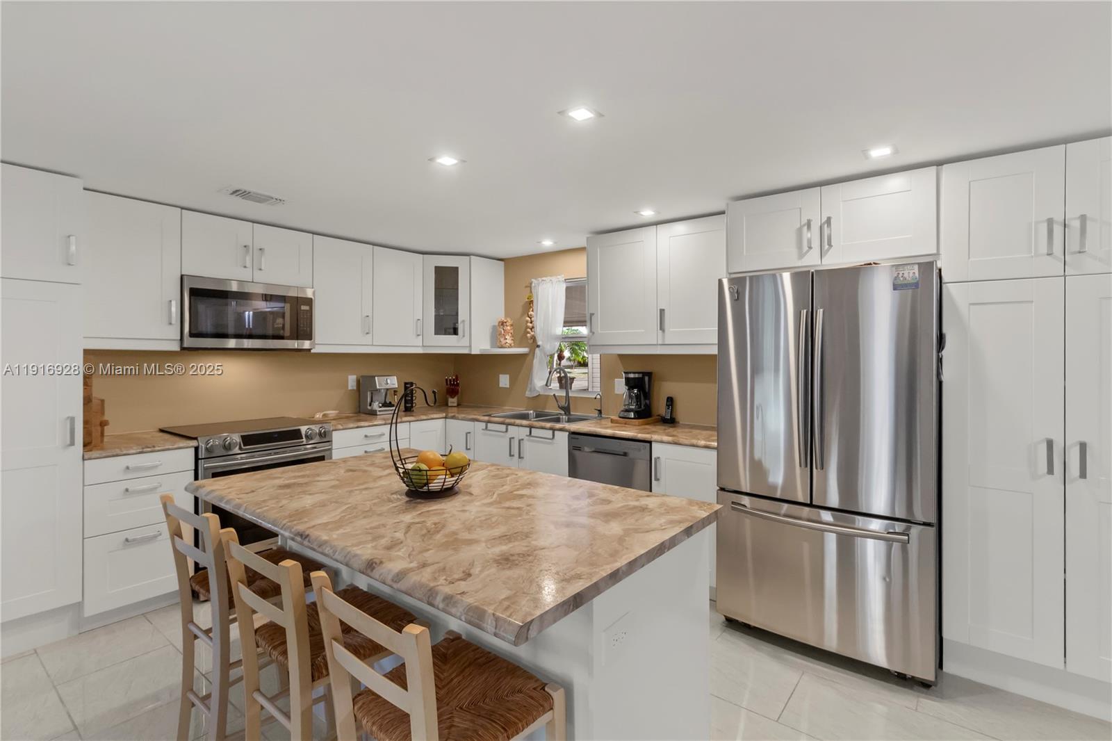 5239 NW 3rd Ave, Deerfield Beach FL 33064