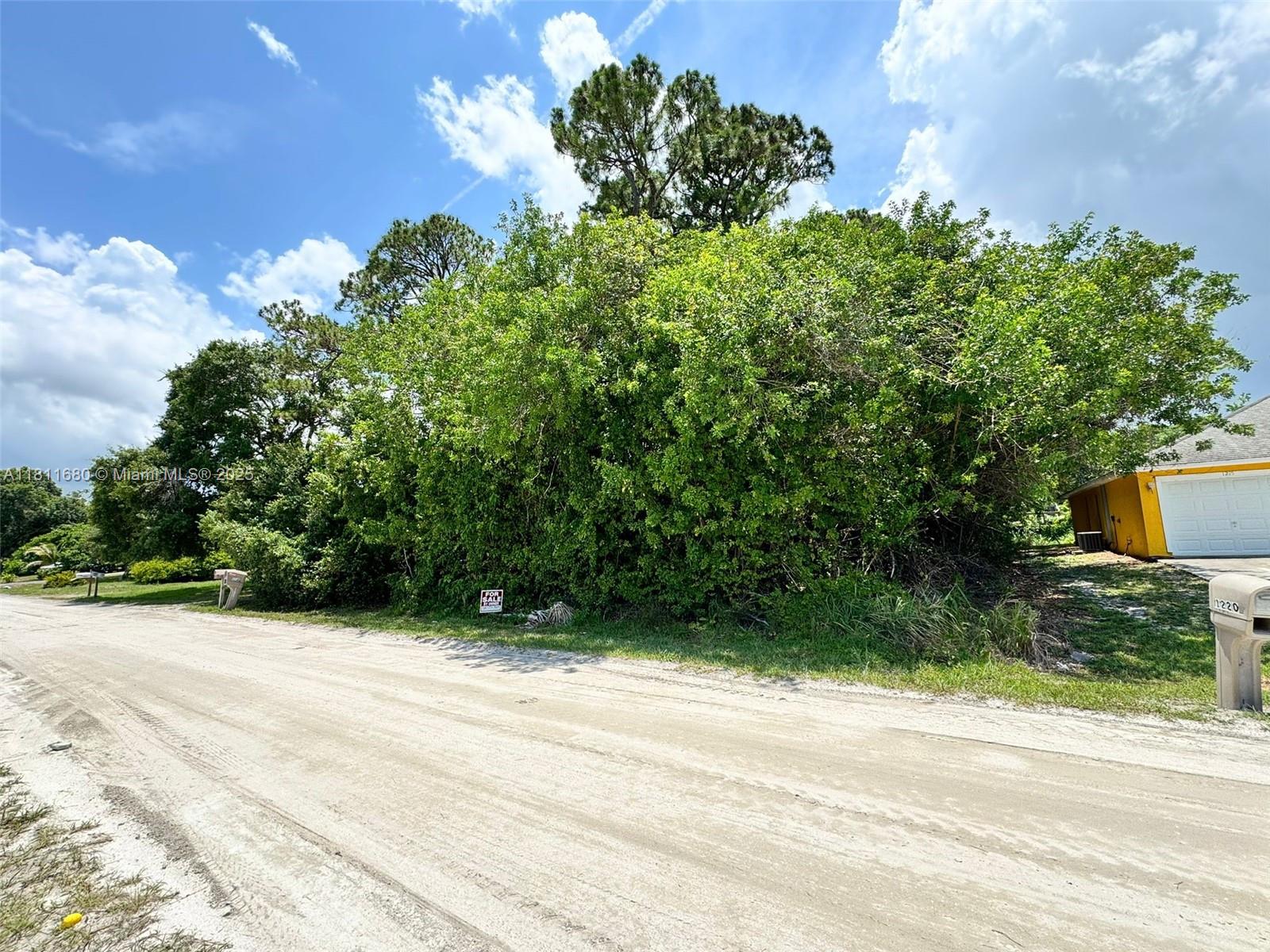 This is an aerial map showing a vacant residential lot outlined in red — 1225 SW 12th Ct SW, Vero Beach FL 32962, VERO BEACH, FL