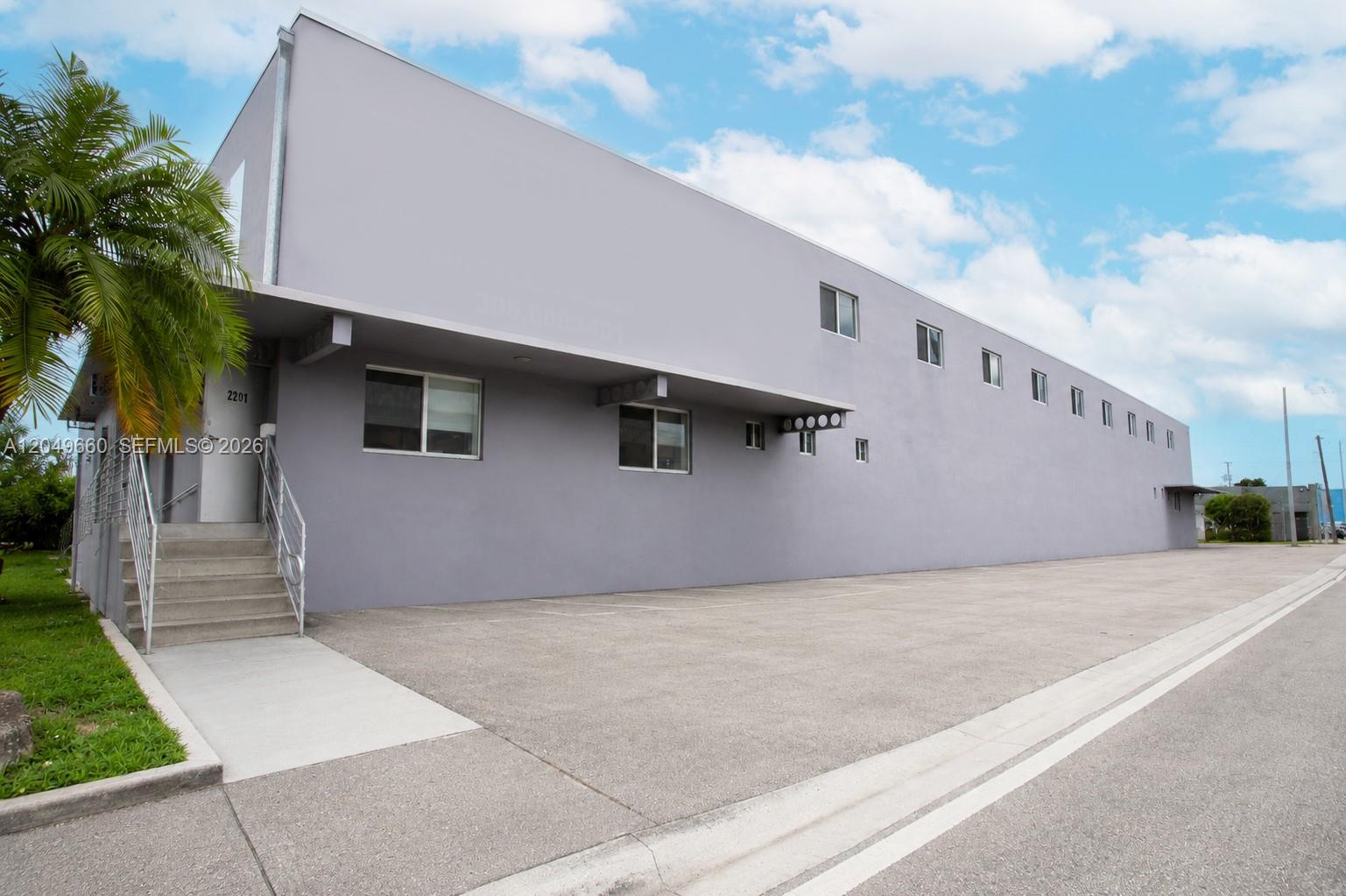 2290 W 8th Ave, Hialeah FL 33010