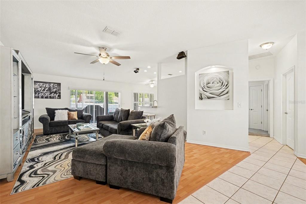 2333 TOWERING OAKS CIRCLE, SEFFNER, FL — photo 4 of 26