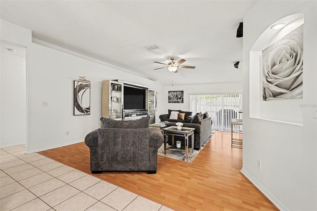 2333 TOWERING OAKS CIRCLE, SEFFNER, FL — photo 5 of 26