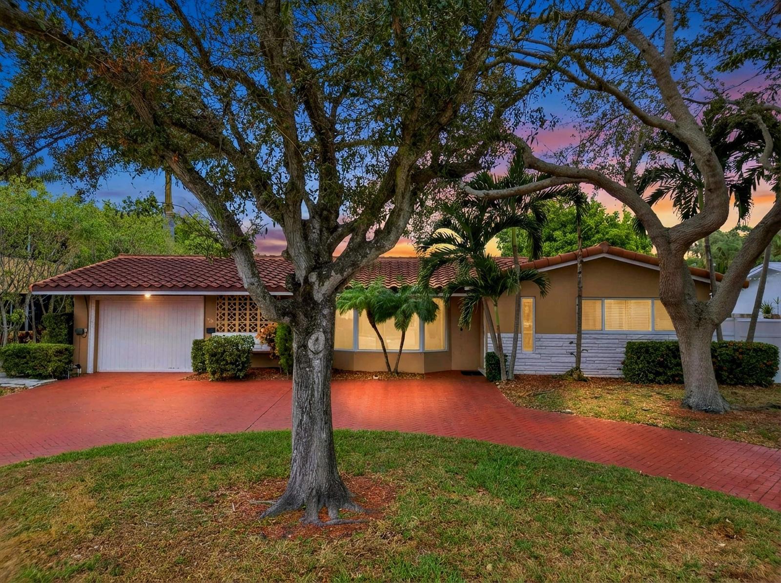1921 NE 28th Court, Lighthouse Point FL 33064