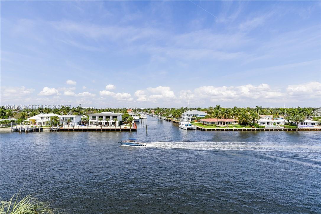 This map shows a walking route from a residential area to the Pompano Beach pier — 401 N Riverside Dr # 504, Pompano Beach FL 33062, POMPANO BEACH, FL