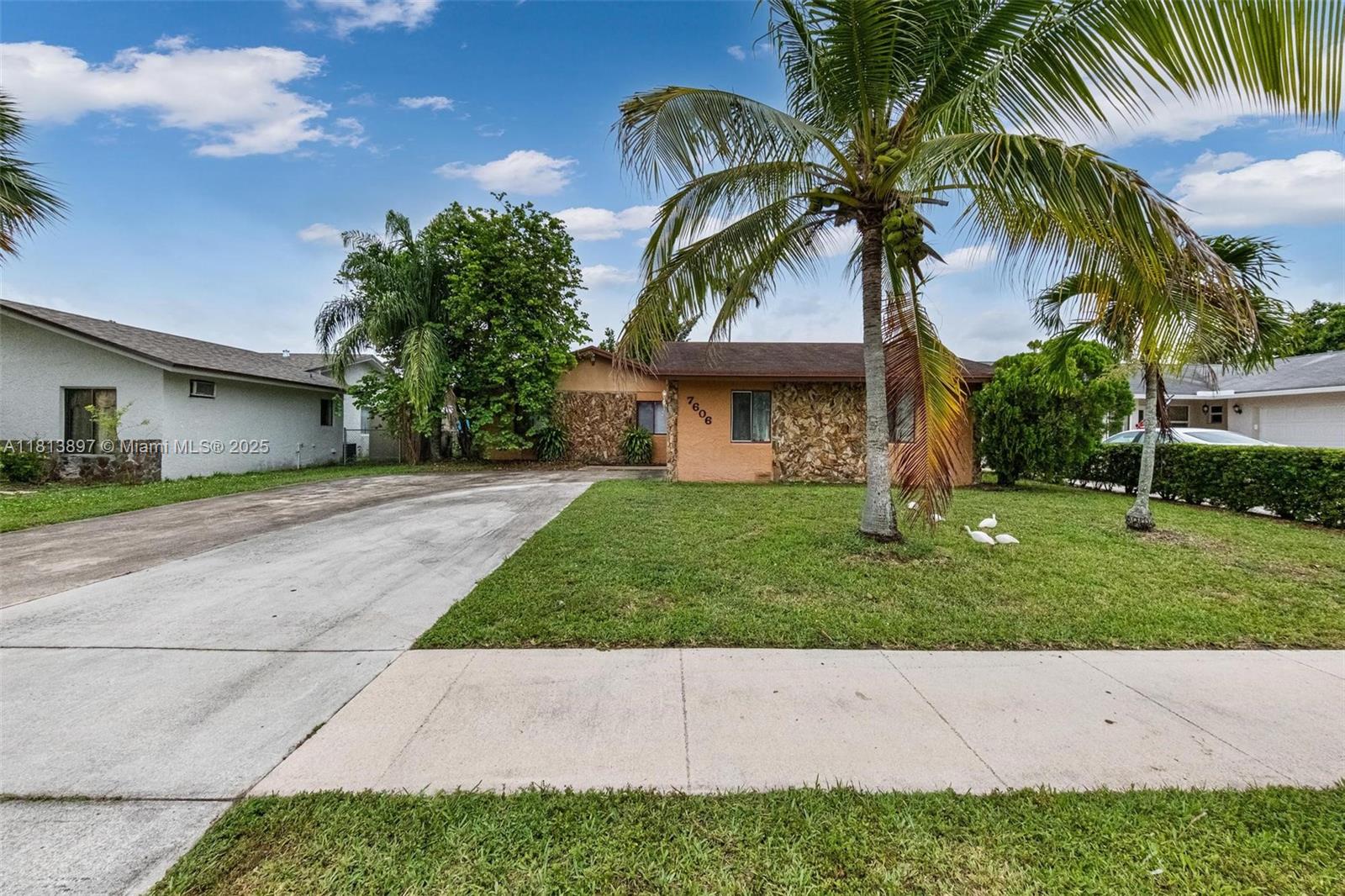 7606 SW 8th Ct, North Lauderdale FL 33068