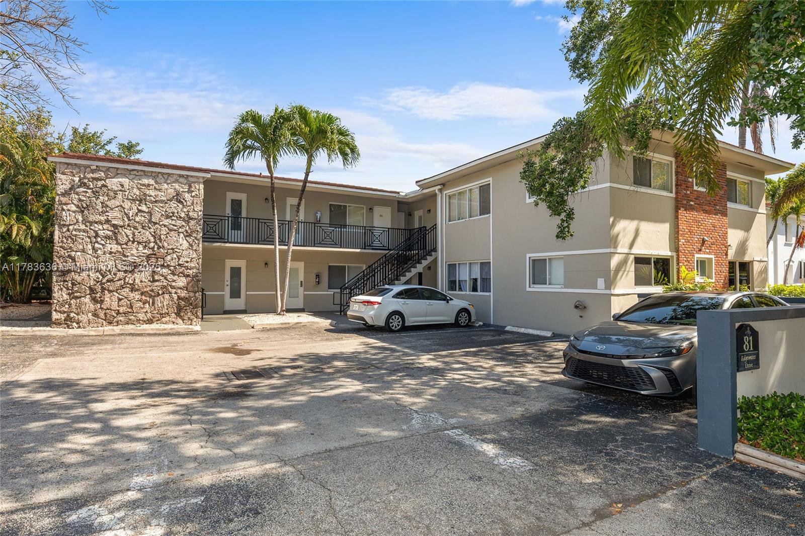 81 Edgewater Dr # 203, Coral Gables FL 33133