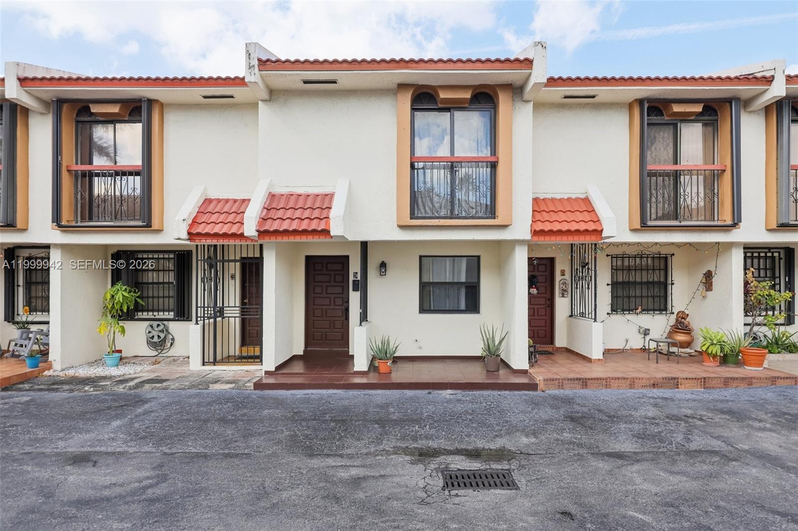 8389 NW 8th St, Miami FL 33126