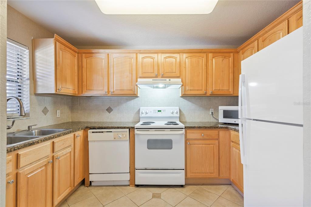 6150 GULFPORT BOULEVARD S UNIT 202, GULFPORT, FL — photo 3 of 30