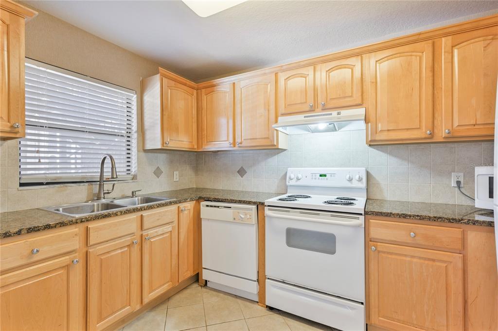 6150 GULFPORT BOULEVARD S UNIT 202, GULFPORT, FL — photo 4 of 30
