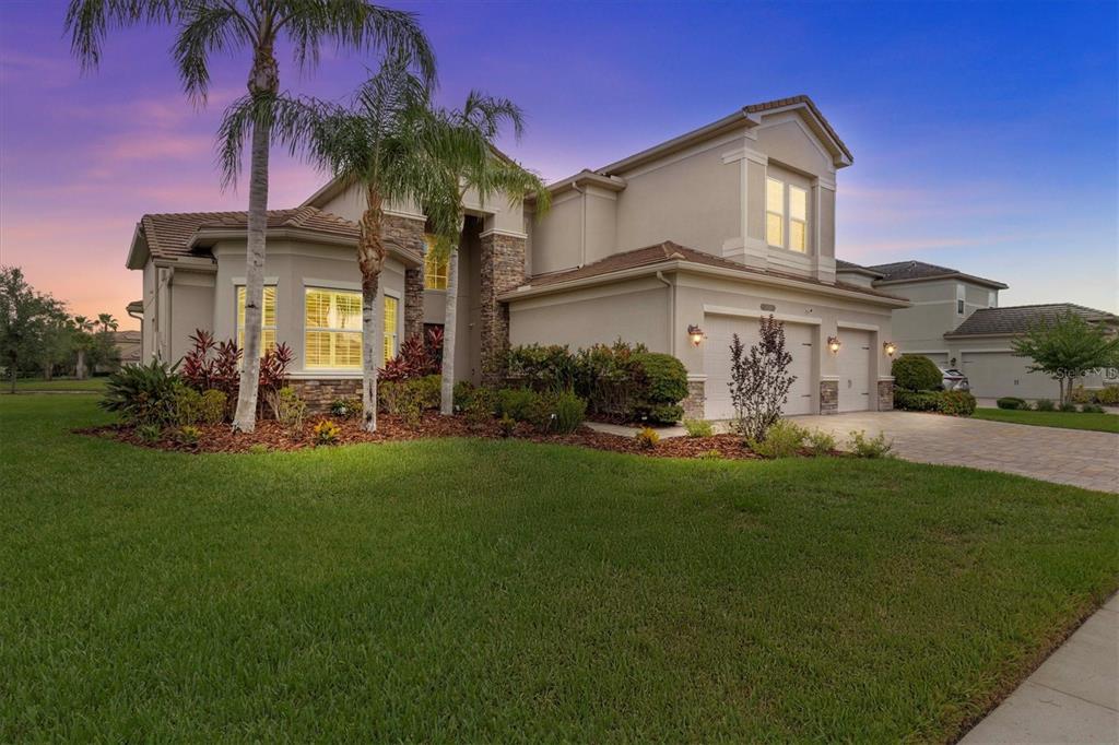 2724 COCO PALM CIRCLE