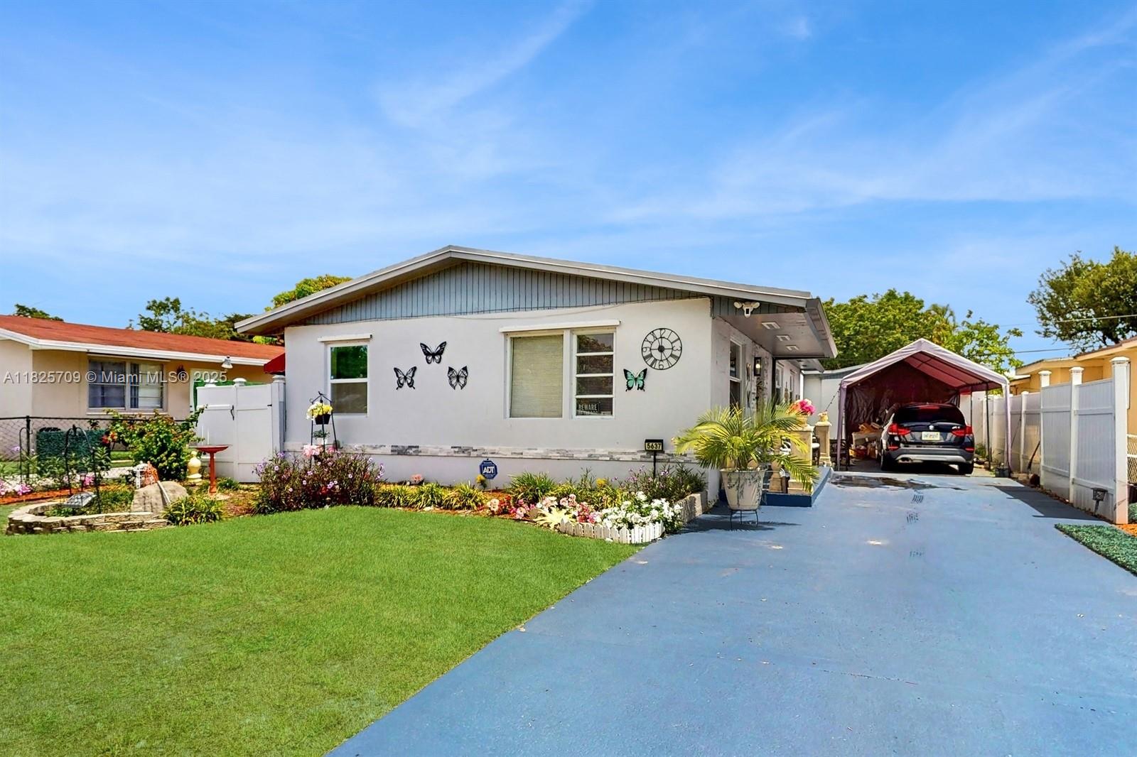 5637 SW 40th St, West Park FL 33023