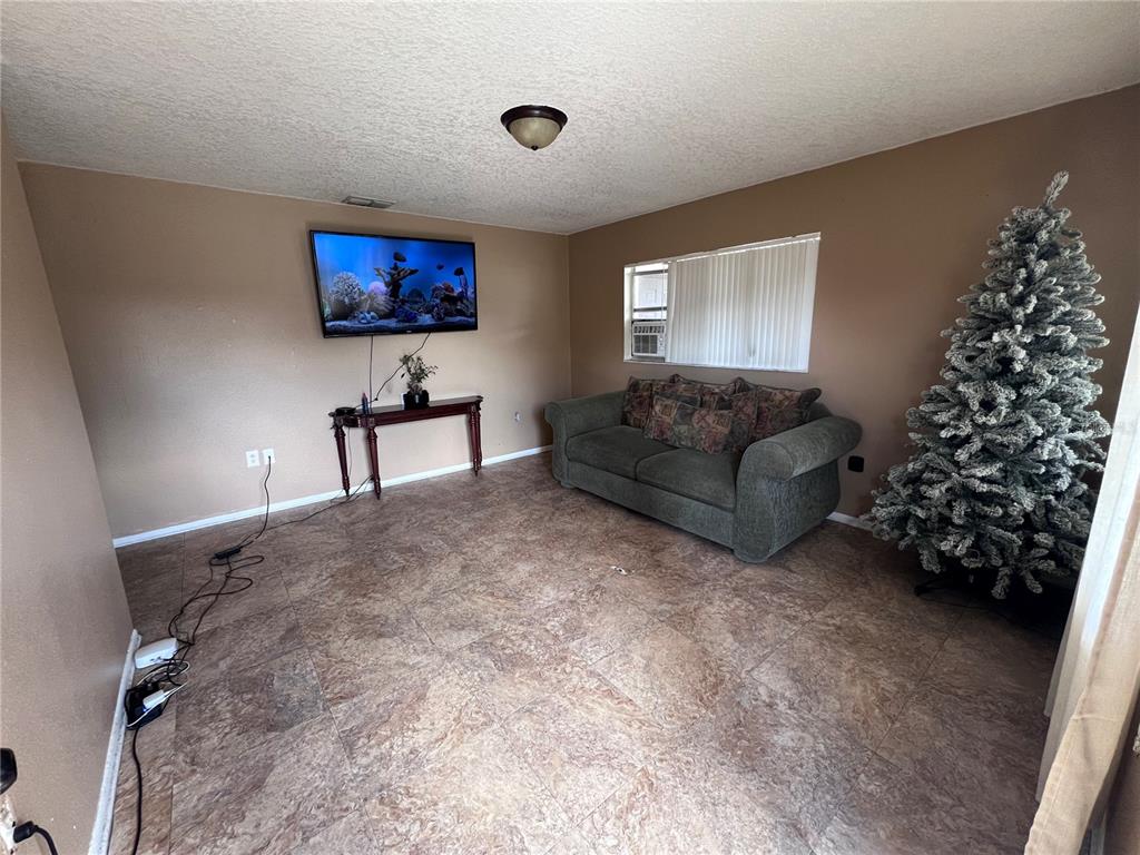 589 DUNCAN CIRCLE E, AUBURNDALE, FL — photo 3 of 16