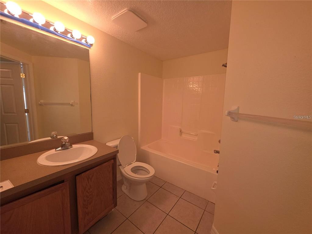 A bathroom features a vanity with a sink, a toilet, and a shower-tub combination — 6446 CYPRESSDALE DRIVE UNIT 102, RIVERVIEW, FL