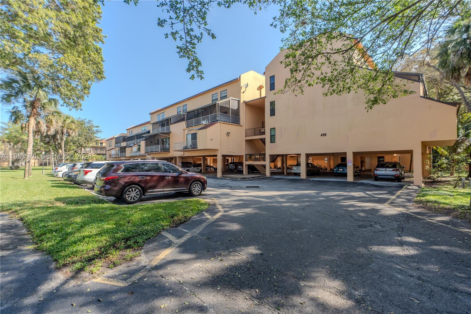 430 Commodore Dr # 314, Plantation FL 33325