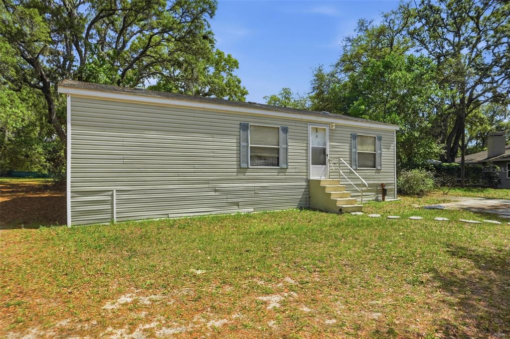 A kitchen features oak cabinets, a speckled countertop, stainless steel appliances, and a breakfast bar — 15620 HAYS ROAD, SPRING HILL, FL