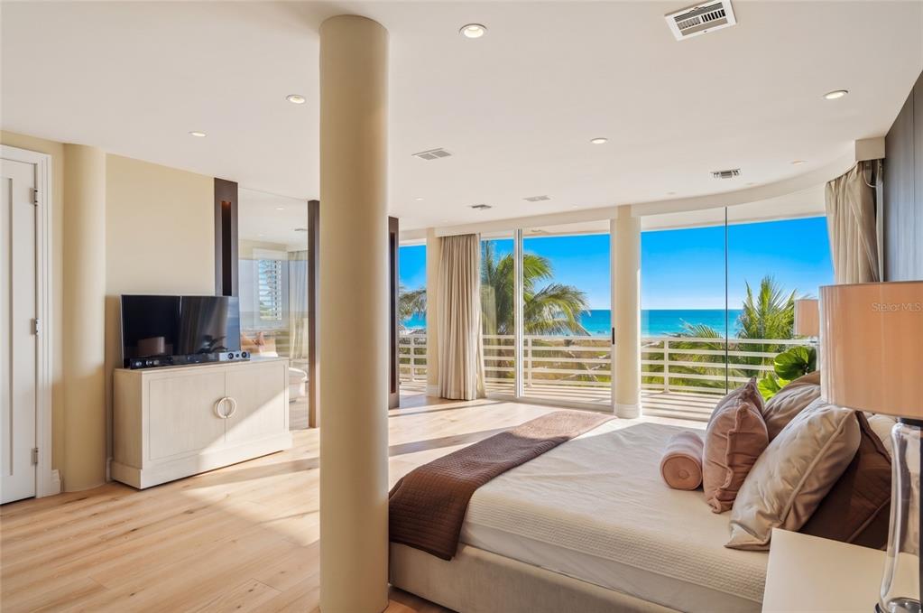 648 BEACH ROAD, SARASOTA, FL — photo 4 of 30