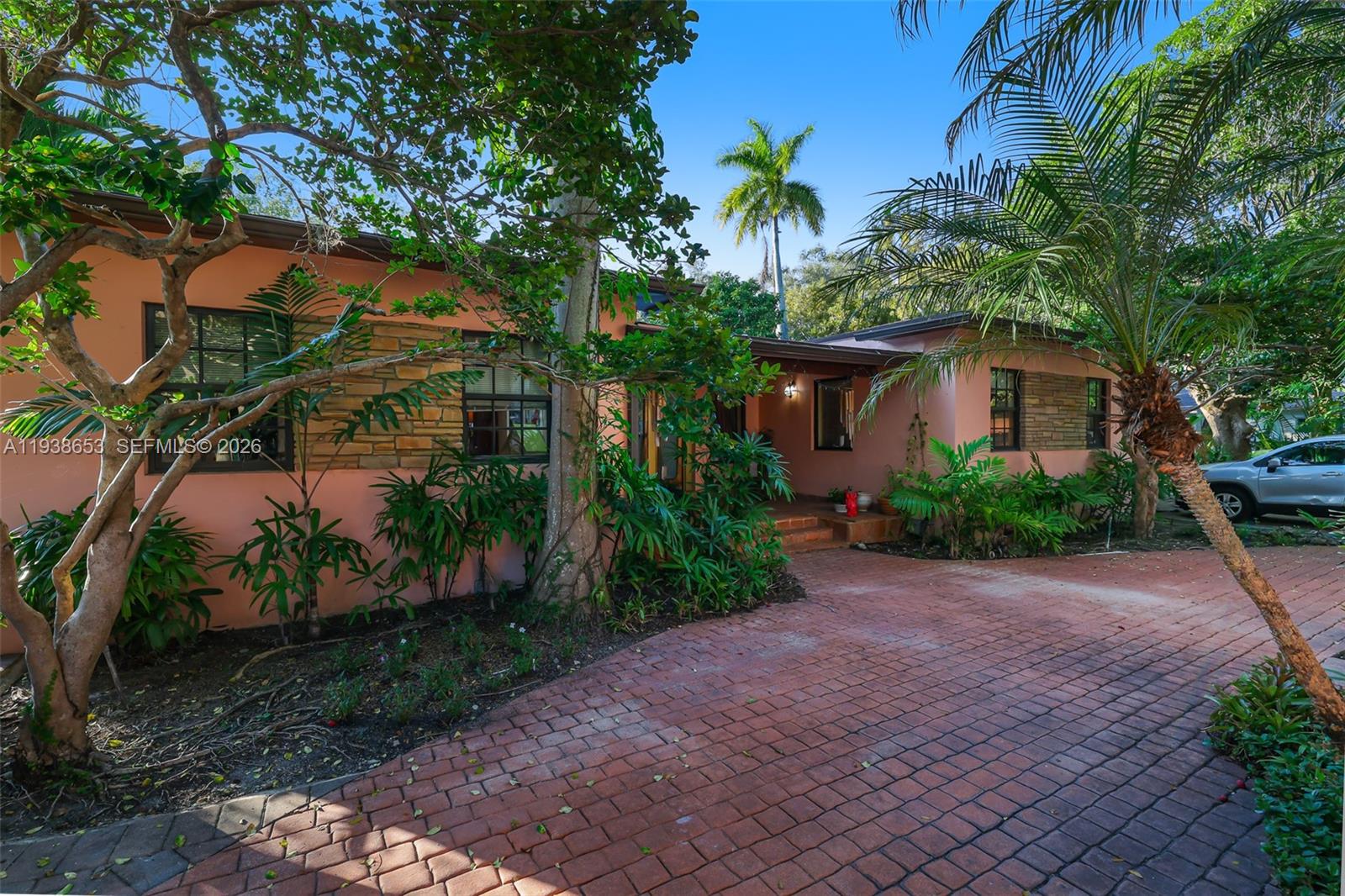 2650 Hilola St, Miami FL 33133