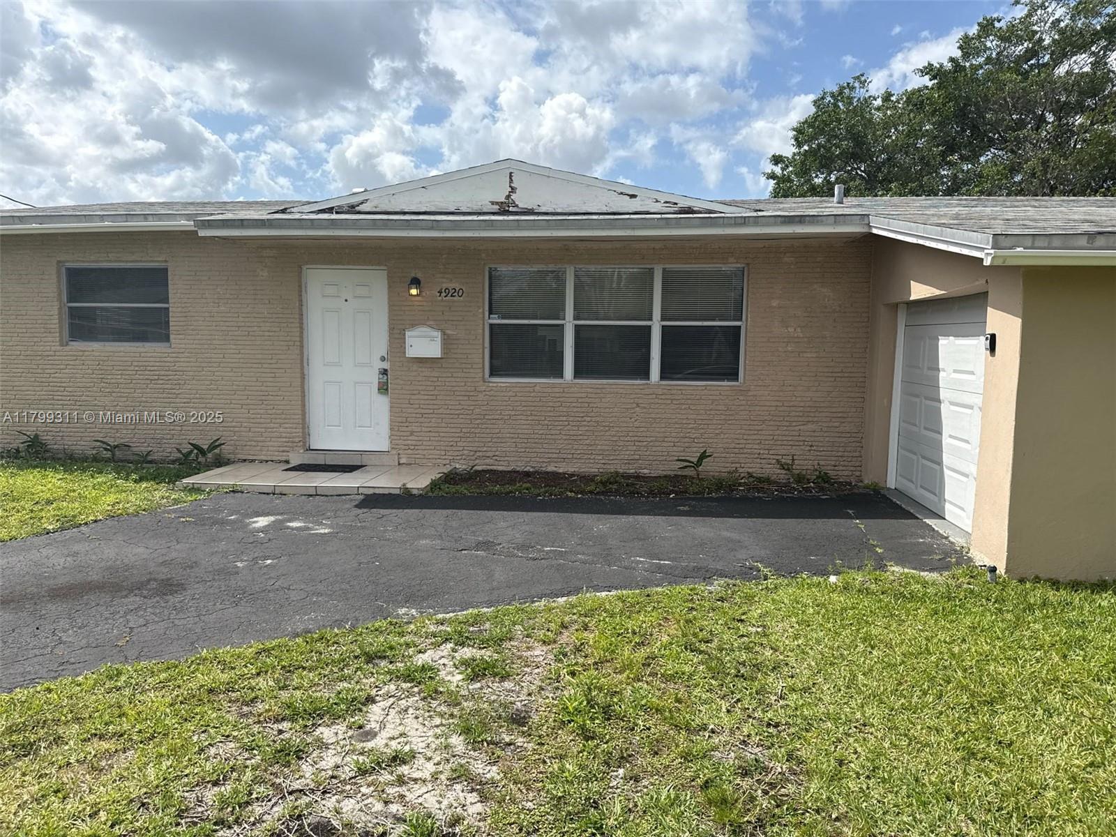 4920 NW 11th St, Lauderhill FL 33313