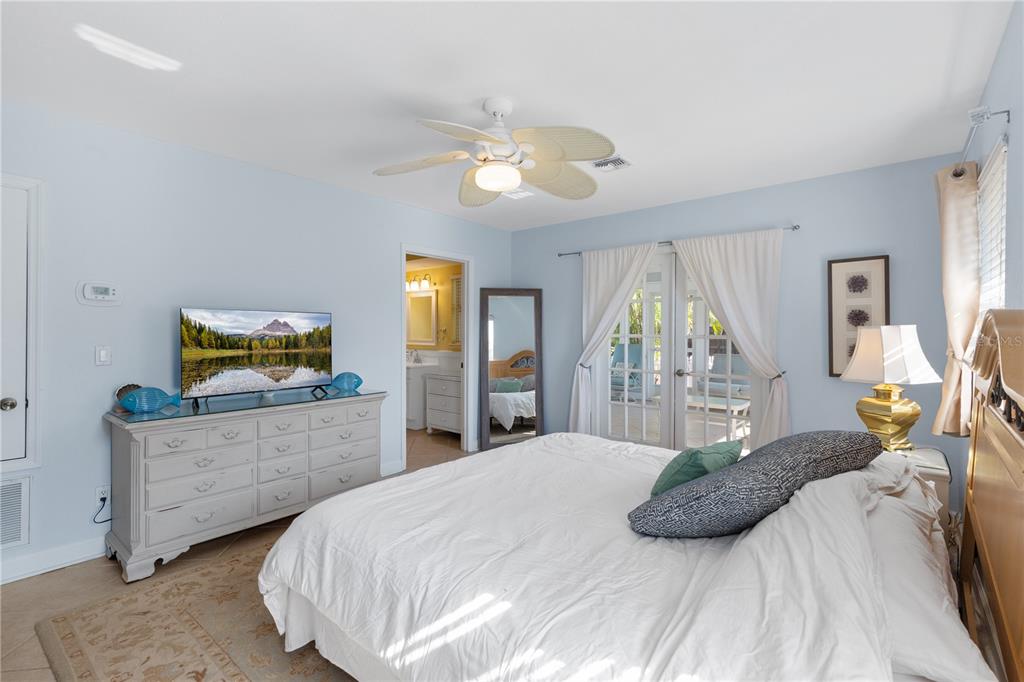 7860 HOLIDAY DRIVE, SARASOTA, FL — photo 3 of 30