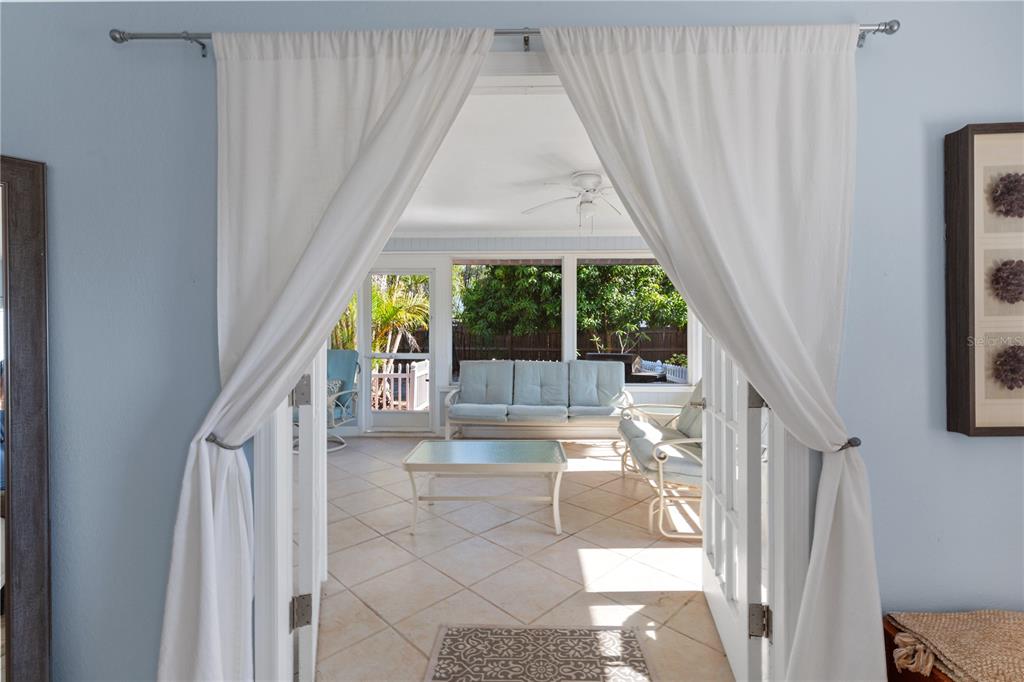 7860 HOLIDAY DRIVE, SARASOTA, FL — photo 4 of 30