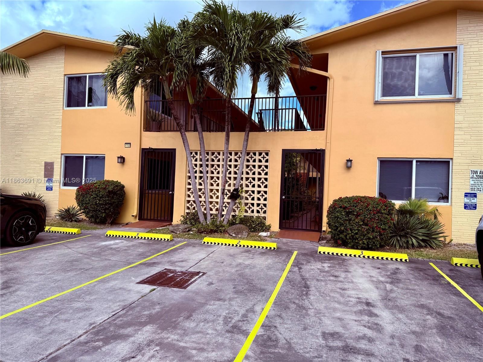 1733 Mayo St # 6, Hollywood FL 33020