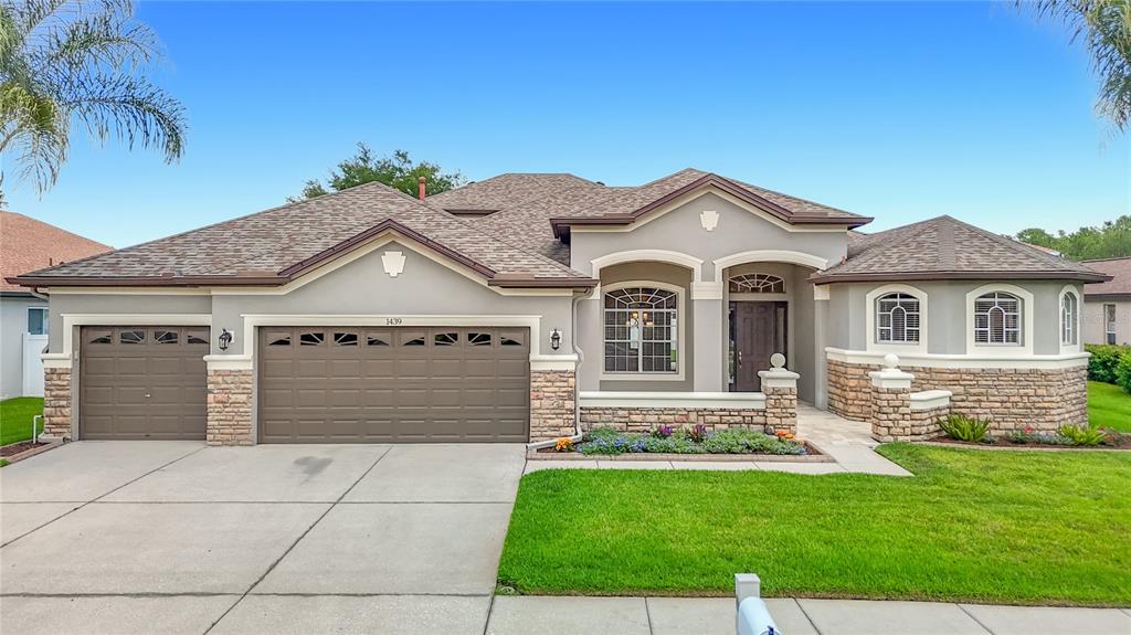 1439 BEACONSFIELD DRIVE