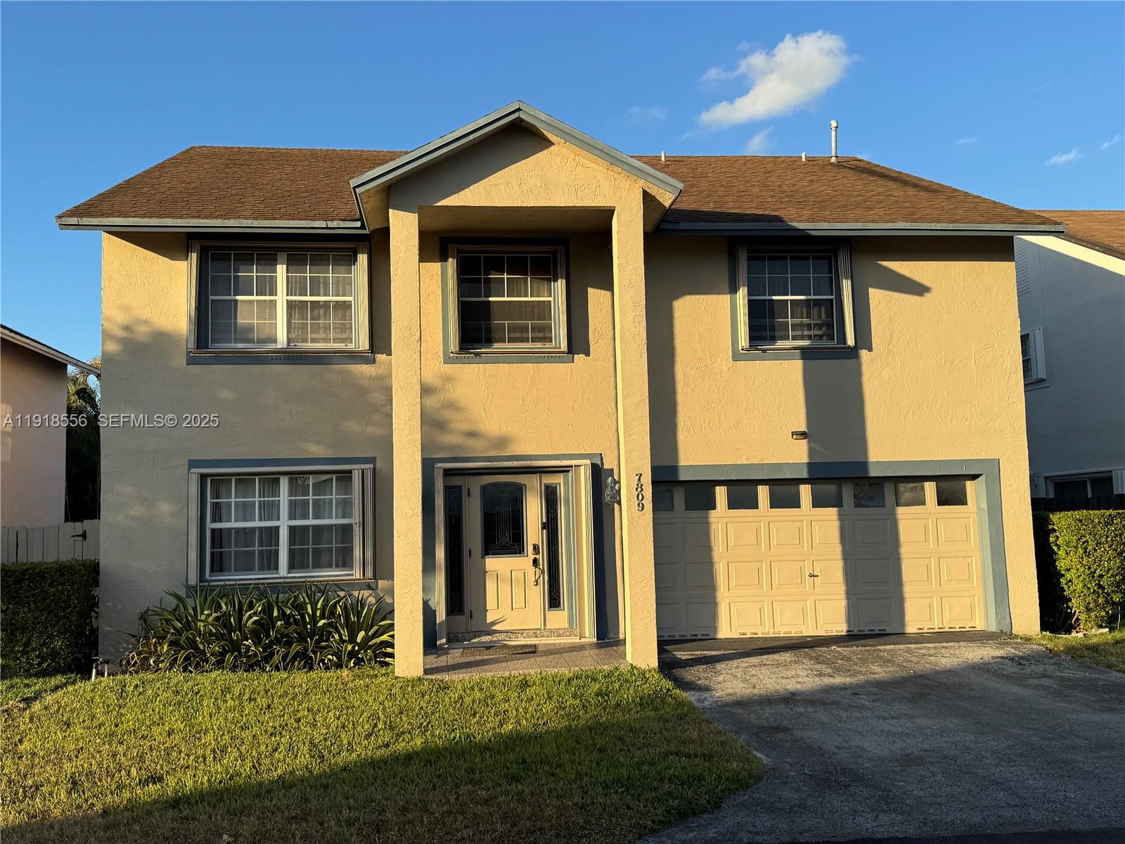 7809 NW 192nd St, Hialeah FL 33015