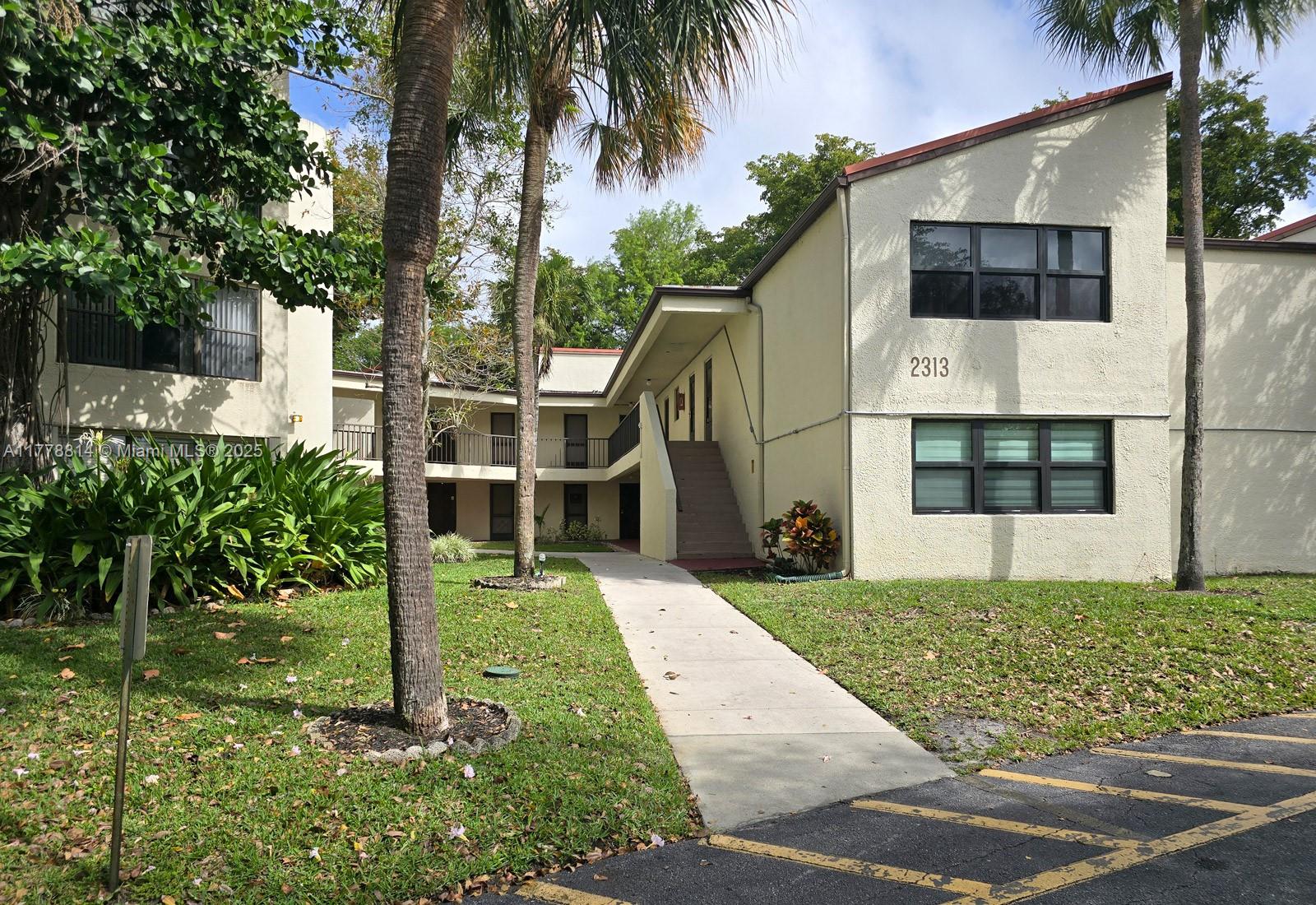 2313 S Cypress Bend Dr # 123A, Pompano Beach FL 33069